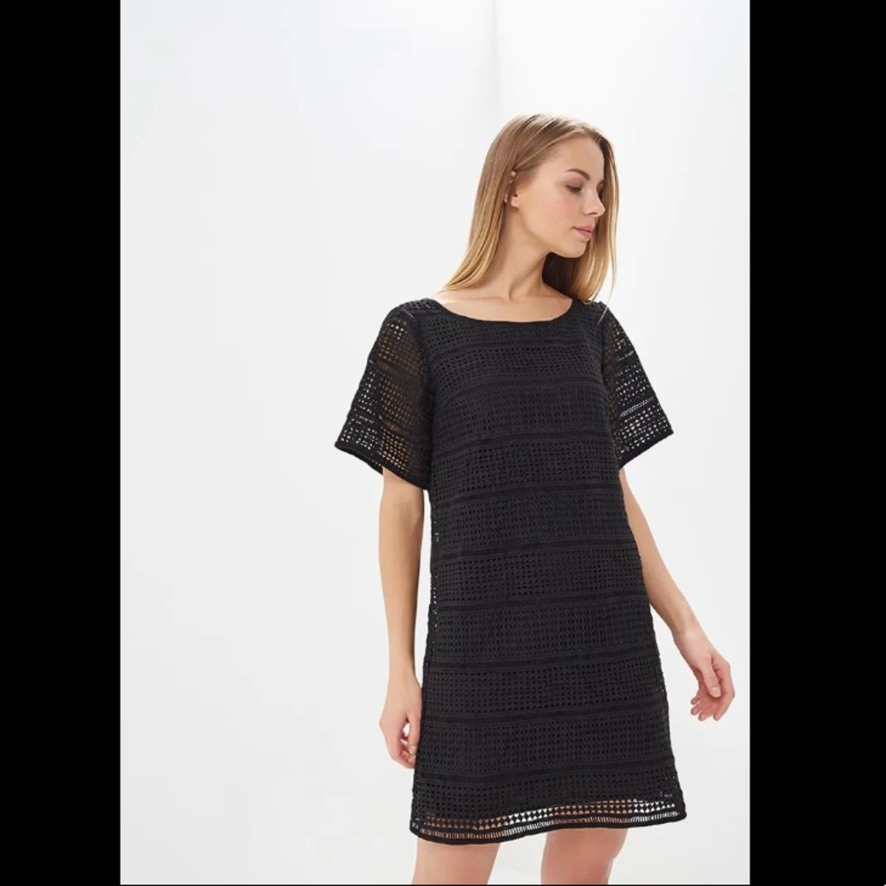 NWT GAP Lace Overlay Shift Dress in Black
